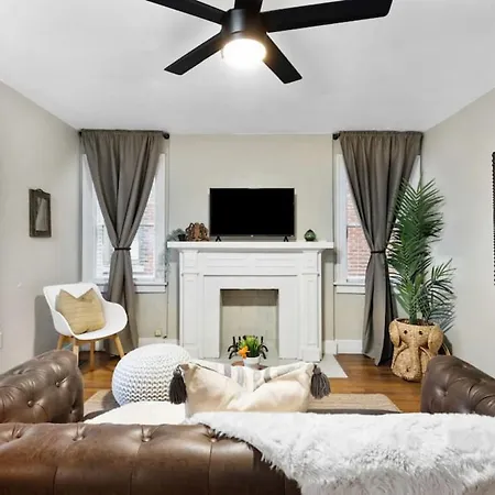 Elegant And Historic Getaway Close To Everything